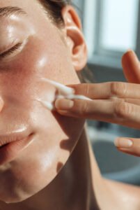 4b51d8f7-20e7-4d89-885d-c97bcfd75dc8-201x300 Pós-Procedimento: 5 Passos para Reparar a Barreira