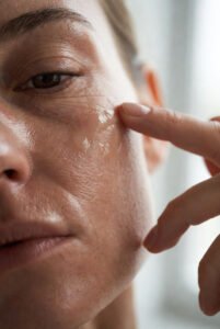 5930b42b-fb1a-4b44-b7a6-c0ff3fbab727-201x300 Fragmento de DNA: Tríade da Pele 2 (Firmeza)