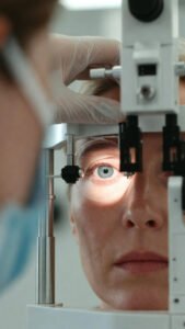 71007fd9-9714-4c55-a794-d0957c8f28aa-169x300 Lentes Coloridas Naturais: Realce Sem Fantasia