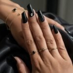 unhas lipstick em preto escorpião com efeito noturno premium.